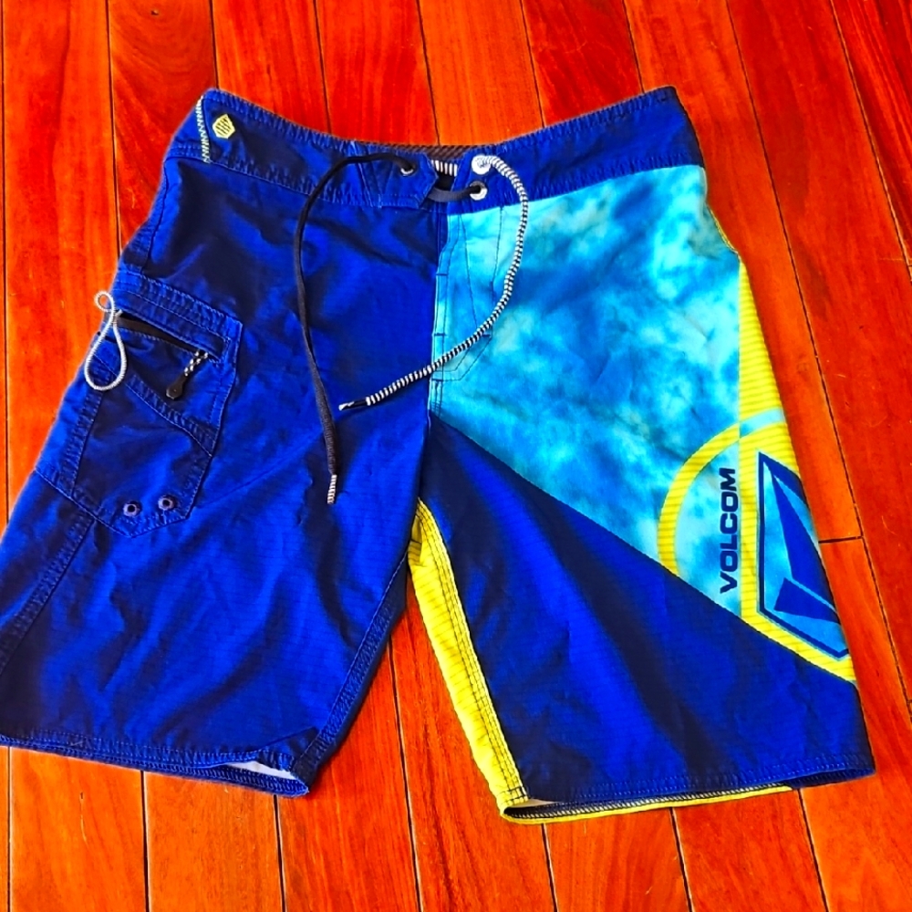 Volcom Men's Blue and Yellow Shorts